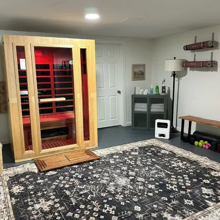 Detox & Hike: Waterfront Oasis with Infrared Sauna & Shawangunk Mountains