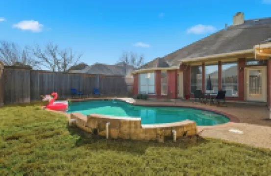 Modern 4B Retreat with Pool in Frisco