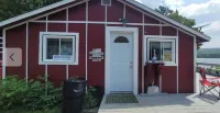 Waterfront Cabin on Lake Superior Sleeps 7 Plus ppl - 2-Star