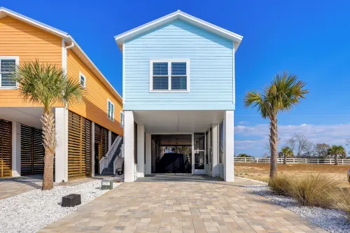 Deck & Steinhatchee River Views: Family Getaway - 4-Star