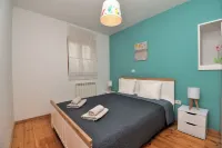 Apartment Honey Bee