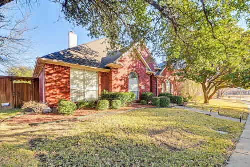 Elegant Home w/ Private Patio, 2 Mi to UTD Campus!