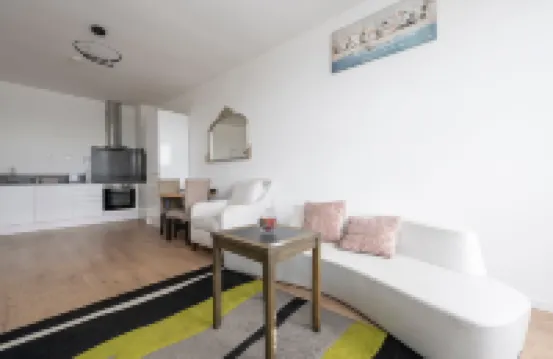 Charming home with gym access in West Bromwich โรงแรมใน
