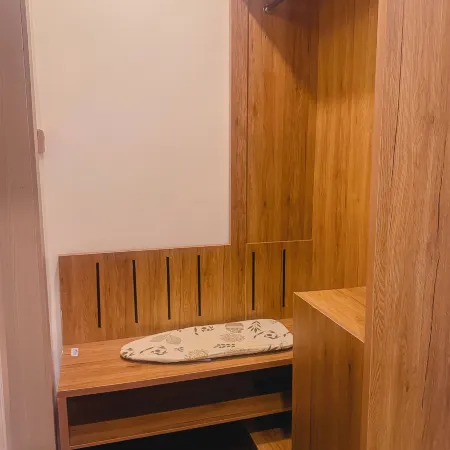 C & C Luxury Suites