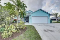 5 Mi to Stuart Beach! Home w/ Pet-friendly Yard - Kitchens