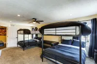 Townhome: Bunk Room for 6, Dry Bar Lounge Area - Apartments