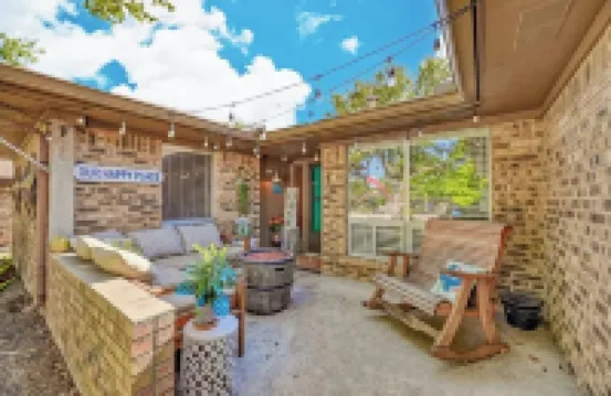 Kerrville Hidden Gem with Firepit and Grill - Great Location