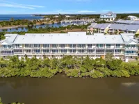 Mangrove Point Townhome Hotels in Ruskin