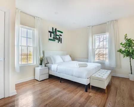 3BR Prime Luxury near NYC w Arcade Room Hotels in Yonkers