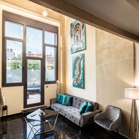 Ventiri Lofts - Luxury Duplex w/Private Garden