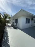 Generator, Golf cart avail., 2 BR beach villa in Treasure, WiFi, washer & dryer