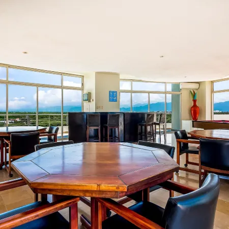 2nd-floor Condo With Private Balcony, On-site Pool & Billiards