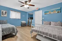 Sanctuary by the Shore, Unique Stay W/ Hot Tub by Lake MI