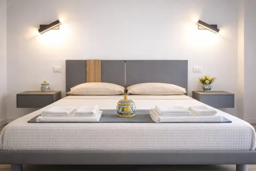 A Due Passi Dalla Scalinata Rooms - parking