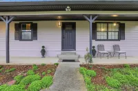 Modern Mcdonald Ranch Serene Wooded Escape 4 Bedroom Cottage - 3-Star