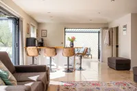 Stunning 1 BD Home in Worcestershire Hotels in 