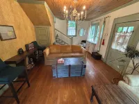 Colonial on College-Historic 3 Beds and Sofa Bed, Skeeball, Golfcart-Extra