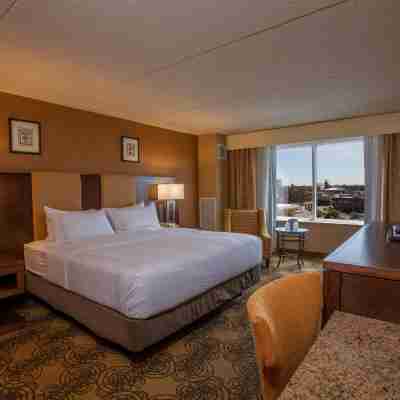 DoubleTree by Hilton Hotel Bay City-Riverfront Rooms