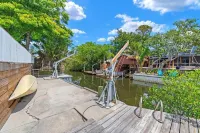 Florida Life on the water with game room, heated pool, kayaks +Pet friendly!!