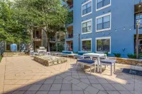 Brightshaven–CoolSprings - Modern 1-Bed with EV Parking in Frisco