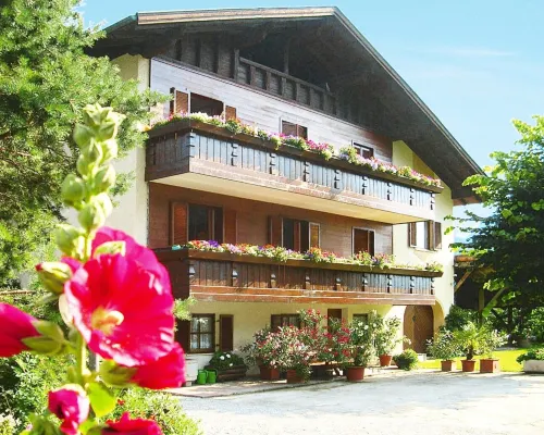 Apartment in Latsch with Indoor Pool & Garden Hoteles en Laces