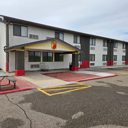 Super 8 by Wyndham Austin MN
