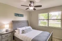 Navarre Home w/ Game Area + Mini Golf Course! - parking