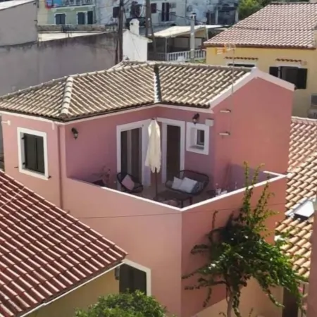 Casa Rossa e Verde by All About Paxos