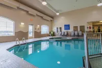 Days Inn & Suites by Wyndham Brandon - Pools
