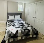 3 Bdrms - Near Airport, sq 1 Hotels near Lisgar