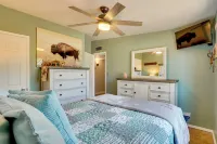 Outdoor Sanctuary + Gym! Retreat 4 Mi to Reid Park - Homestays