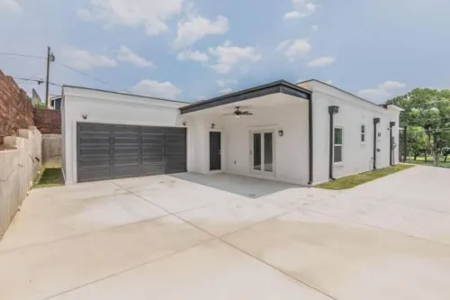 632 4 Large Bedrooms Spacious Private Yard