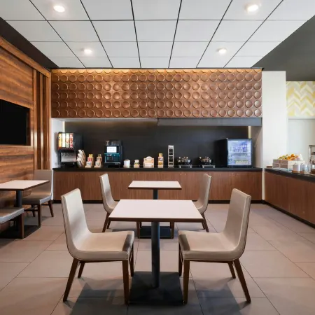 City Express by Marriott Denver Airport Отели рядом с достопримечательностью «Тауэр-роуд»