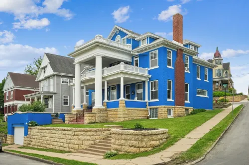 Spacious 7-bedroom house- unique history, modern comforts and incredible views
