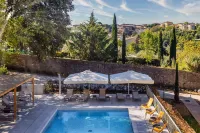 Siena Hills Apartments - Pools