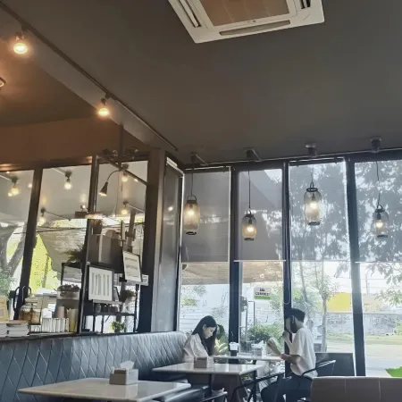 The Goose House Ubon Отели рядом с достопримечательностью «Школа Narinukun»