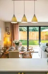 Stunning 3 Bedroom Cotswold Retreat - 2-Star