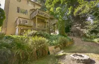 Oregon Jade Lodging- Spacious 2 Bedrooms, Ev Charger, Quite by Stream - Apartments