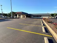 American Inn North Kansas City - parking