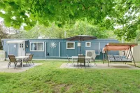 Pet-Friendly Caseville Cottage Near Lake Huron - parking