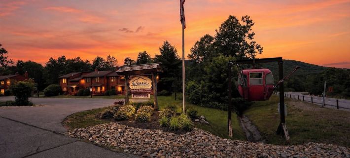Pete Gay by Avantstay Indoor Heated Pool + Rec Center Near Gore Mountain Hotels in Johnsburg