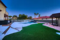 Lux Life! Central Location For Business Or Play! - Villas