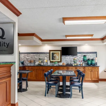 Quality Inn & Suites Gibsonia - Pittsburgh North