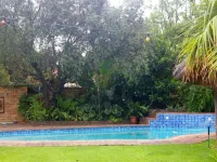 Ukarimu Guest House - ที่มีสระว่ายน้ำ