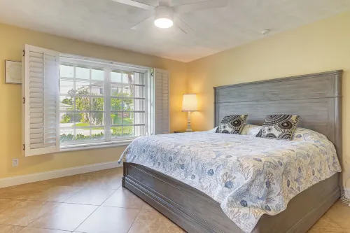 Riviera Beach Home w/ Pool - Walk to Beaches! - parking