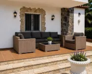 Beautiful house surrounded by an idyllic garden with salt water pool. - 홈스테이