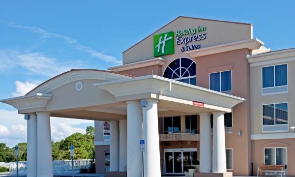 Holiday Inn Express & Suites Brooksville West by IHG