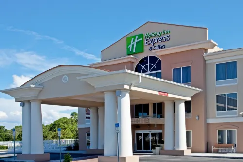 Holiday Inn Express & Suites BROOKSVILLE WEST by IHG - 3-Star
