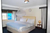 Kaa Highway Hotel - Parking