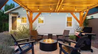Lavender Porch by Avantstay Designer Bungalow + Fire Pit Near Downtown, Paso - 4-Star